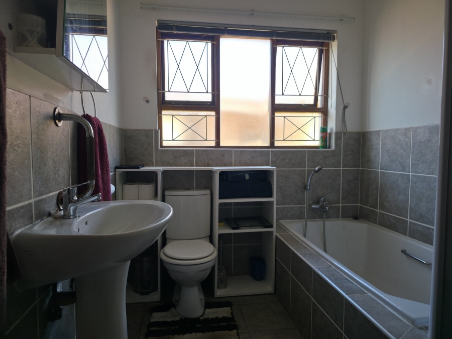 4 Bedroom Property for Sale in Noorsekloof Eastern Cape